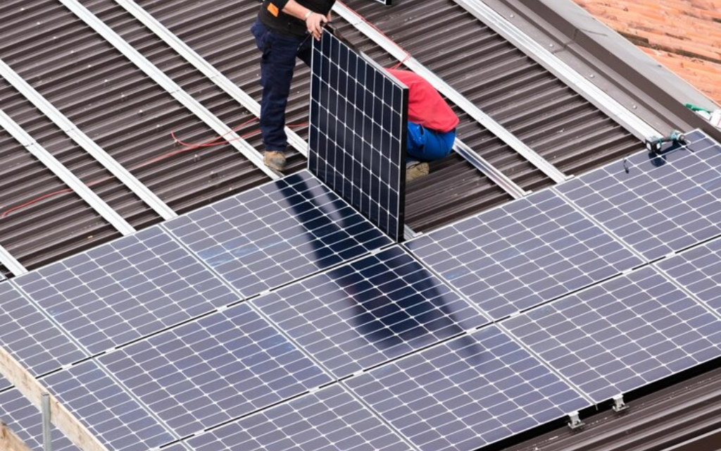 How to Clean Solar Panels in Melbourne
